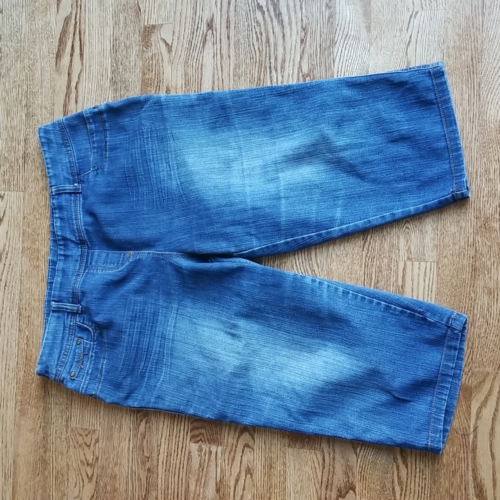 (18) Cotton Blend Denim Capri Casual Comfortable Fitted Summer Vacation